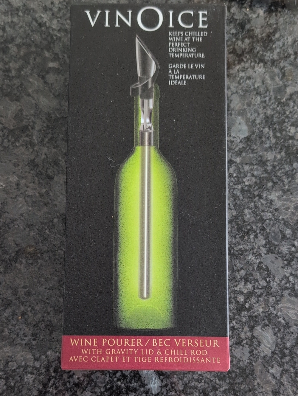 Vinoice Green Wine Pourer with Chill Rod